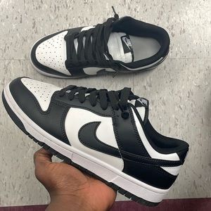 Nike “Panda” dunks low